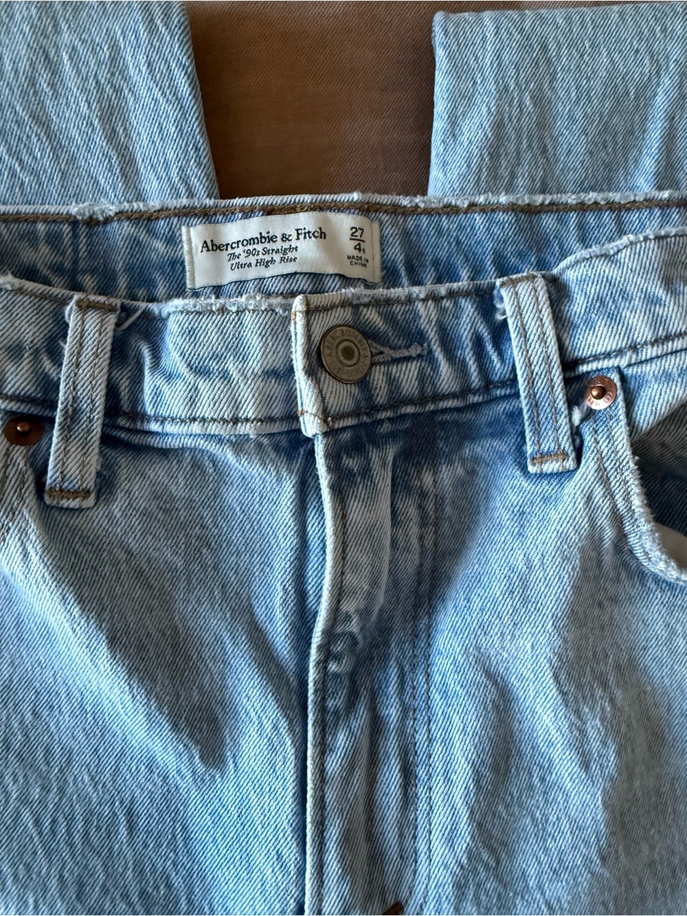 Abercrombie 90s Straight Ultra High Rise Jeans Light Wash 27/4 - Picture 4 of 7